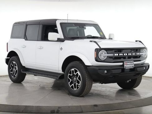 Used 2025 Ford Bronco Outer Banks AWD/4WD image 2