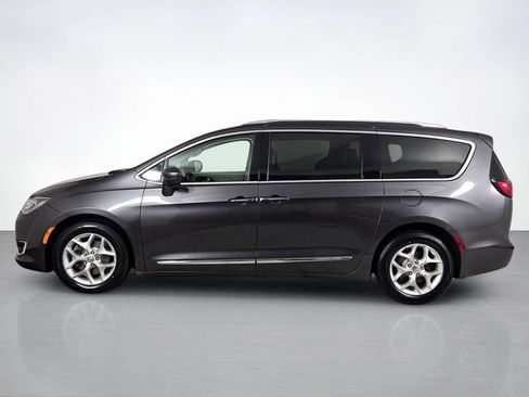 Used 2019 Chrysler Pacifica Touring-L Plus w/ Tire & Wheel Group FWD image 6