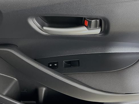 Used 2020 Toyota Corolla LE FWD image 30