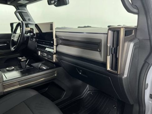 Certified 2025 GMC Hummer EV 3X w/ LPO, Sport Package AWD/4WD image 30
