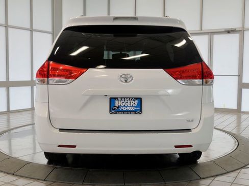 Used 2014 Toyota Sienna XLE image 7