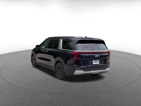 Used 2026 Kia Carnival FWD image 11