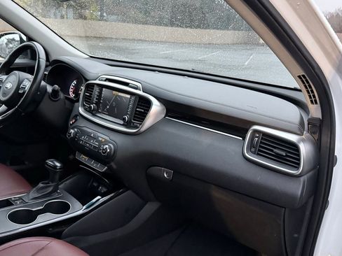 Used 2018 Kia Sorento SX image 22