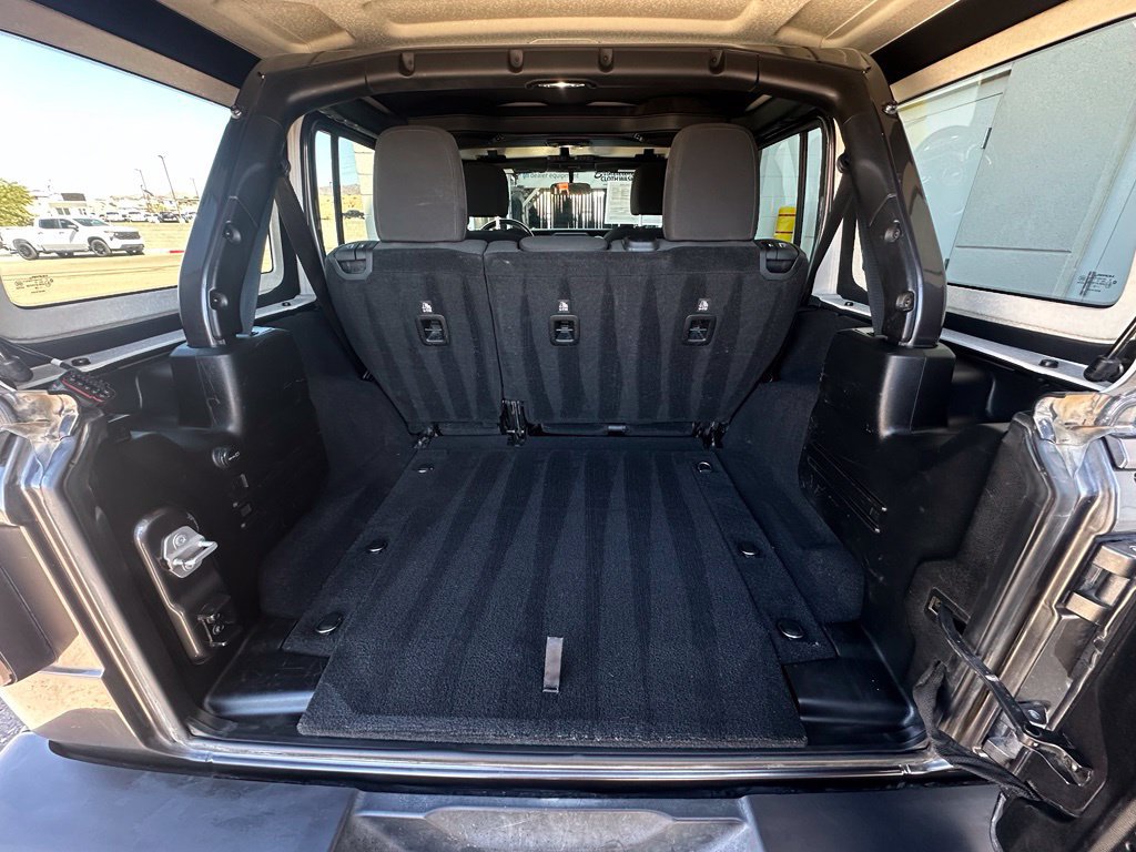 Used 2018 Jeep Wrangler Unlimited Sahara AWD/4WD image 39