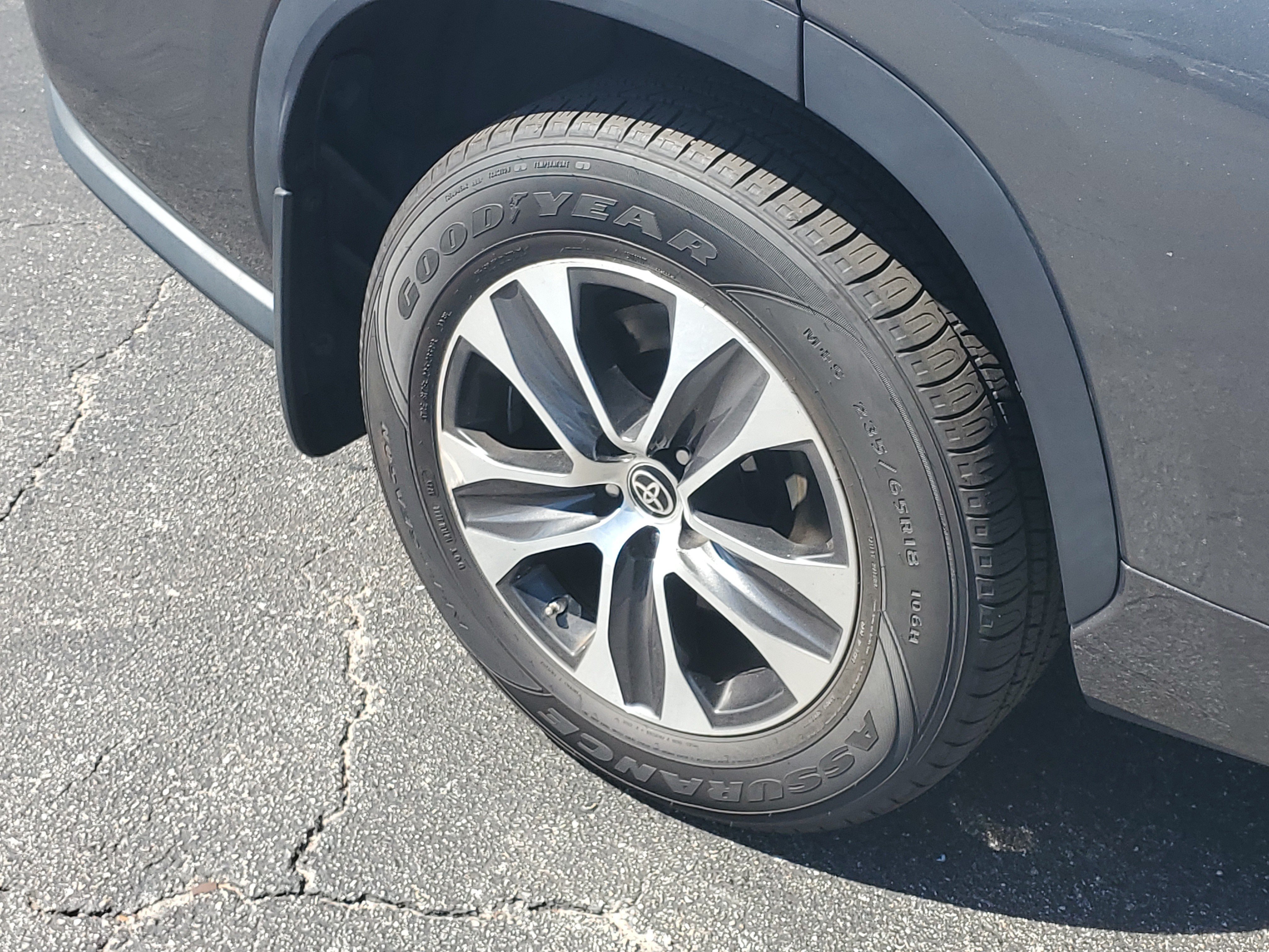 Certified 2021 Toyota Highlander XLE AWD/4WD image 10