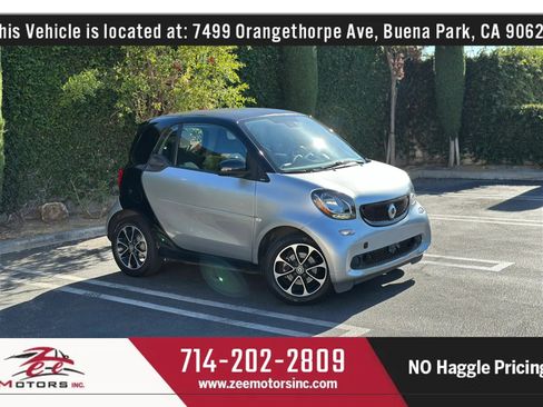 Used 2016 smart fortwo passion RWD image 1