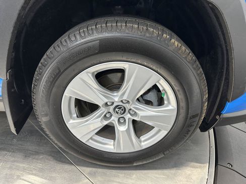 Used 2019 Toyota RAV4 XLE w/ Convenience Package AWD/4WD image 12
