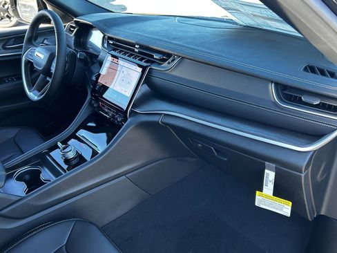 New 2025 Jeep Grand Cherokee L Limited w/ Trailer Tow Package image 9