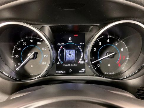 Used 2017 Jaguar F-PACE Premium image 20