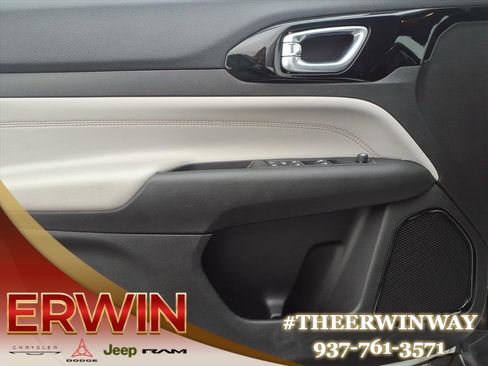 Certified 2024 Jeep Compass Limited image 10