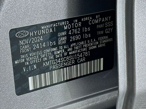 Used 2025 Genesis G70 2.5T image 12