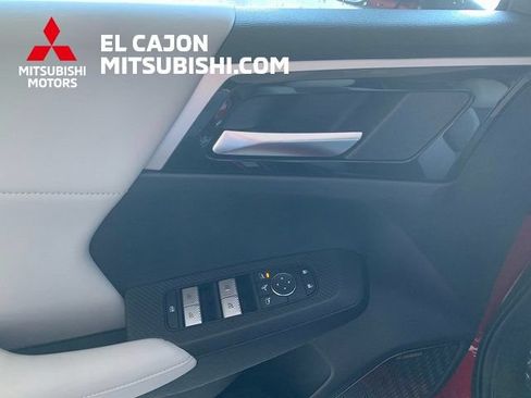 New 2026 Mitsubishi Outlander SE FWD image 9
