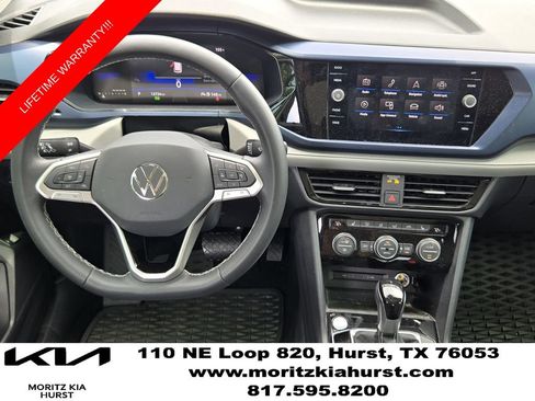 Used 2024 Volkswagen Taos SE w/ Panoramic Sunroof Package FWD image 12
