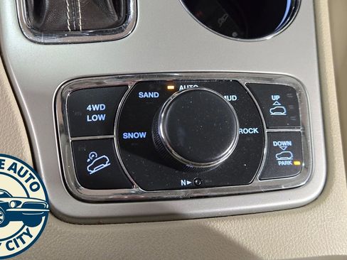 Used 2017 Jeep Grand Cherokee Overland w/ Jeep Active Safety Group image 19