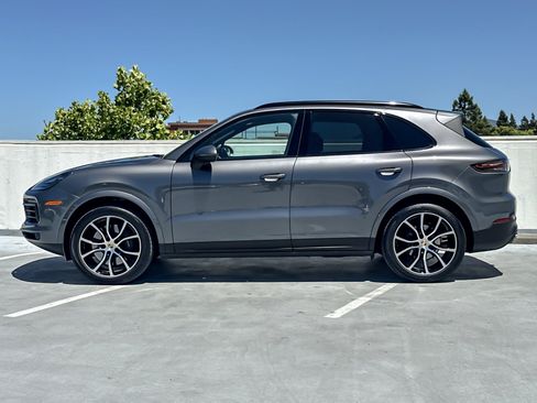 Used 2023 Porsche Cayenne AWD/4WD image 2
