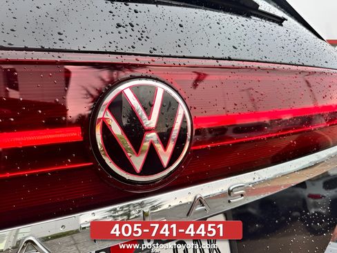 Used 2024 Volkswagen Atlas SE w/ Panoramic Sunroof Package FWD image 36