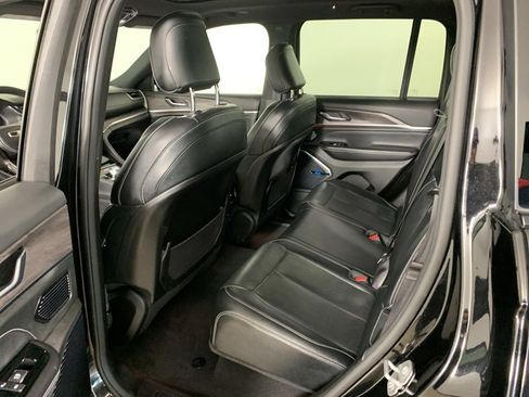 Used 2022 Jeep Grand Cherokee Overland AWD/4WD image 34
