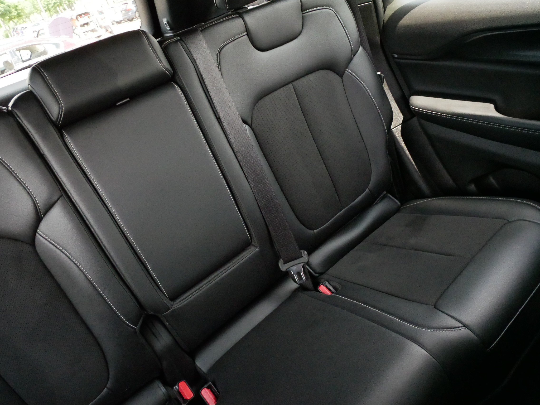 Used 2023 Jeep Grand Cherokee Altitude AWD/4WD image 14