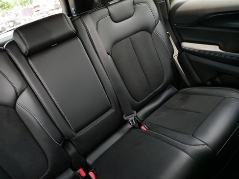 Used 2023 Jeep Grand Cherokee Altitude AWD/4WD image 14