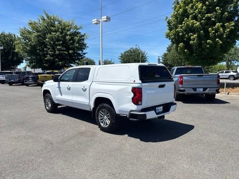 Used 2023 Chevrolet Colorado LT w/ LT Convenience Package II AWD/4WD image 3