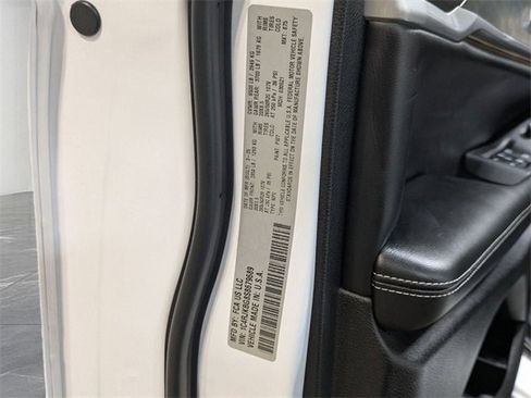 Used 2025 Jeep Grand Cherokee L Limited w/ Black Appearance Package image 30