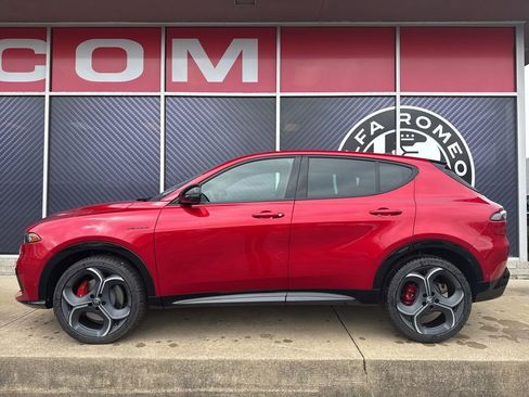 New 2026 Alfa Romeo Tonale Veloce w/ Quick Order Package 23H Volce image 9