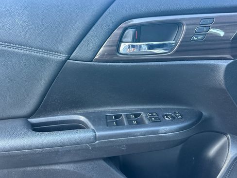Used 2017 Honda Accord Touring image 11