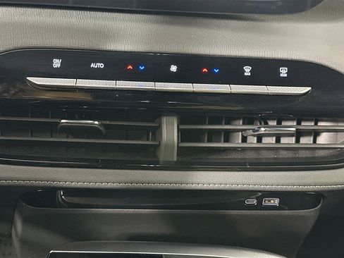 Used 2025 Buick Enclave Preferred image 24