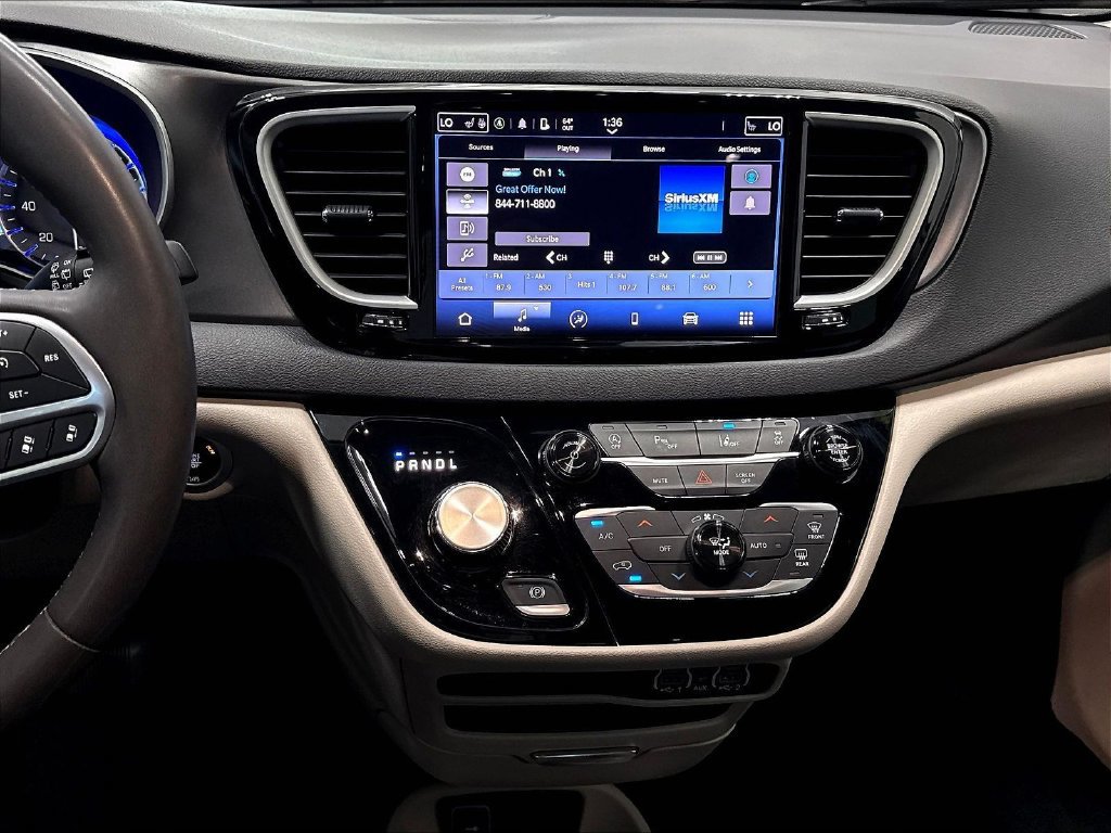 Used 2024 Chrysler Pacifica Touring-L FWD image 12