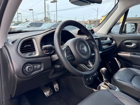 Certified 2018 Jeep Renegade Limited w/ UConnect 8.4 Nav Group AWD/4WD image 12