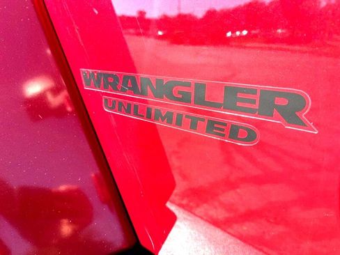 Used 2012 Jeep Wrangler Unlimited Sahara image 4