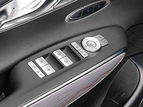 Used 2023 Genesis GV70 2.5T w/ Advanced Package image 39