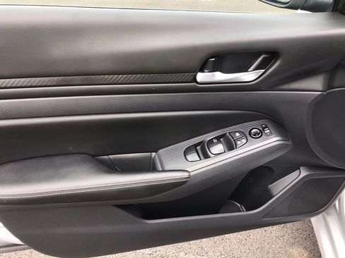 Used 2024 Nissan Altima 2.5 SV FWD image 13