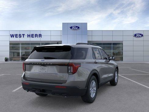 Used 2026 Ford Explorer Active AWD/4WD image 8