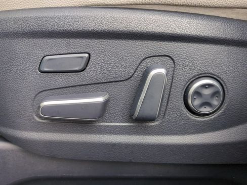 Used 2024 Hyundai Palisade Limited FWD image 16