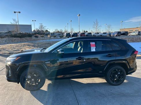 Used 2025 Toyota RAV4 SE image 2