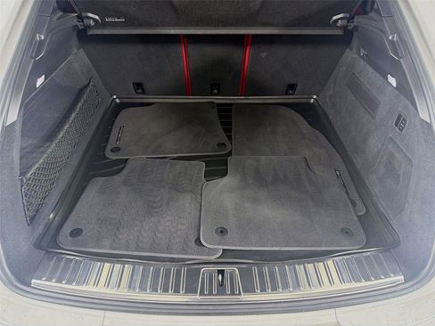 Certified 2022 Porsche Cayenne Platinum Edition image 23