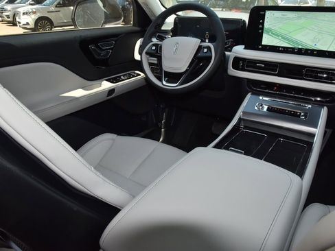 New 2026 Lincoln Aviator 2WD image 16