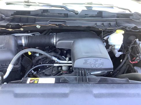 Used 2021 RAM 1500 Classic SLT AWD/4WD image 9