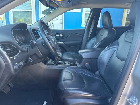 Used 2019 Jeep Cherokee Limited image 8