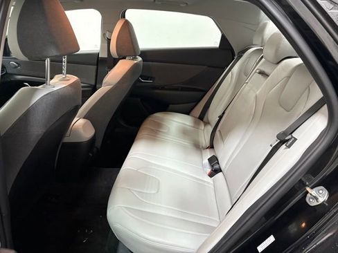 Used 2024 Hyundai Elantra Limited image 24