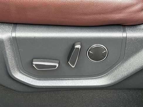 Used 2024 Ford Expedition Limited image 23