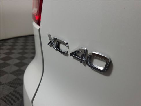 Certified 2026 Volvo XC40 B5 Plus AWD/4WD image 5