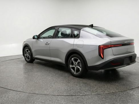 Used 2025 Kia K4 FWD image 6