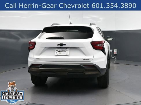Used 2025 Chevrolet Trax ACTIV w/ Sunroof Package FWD image 6