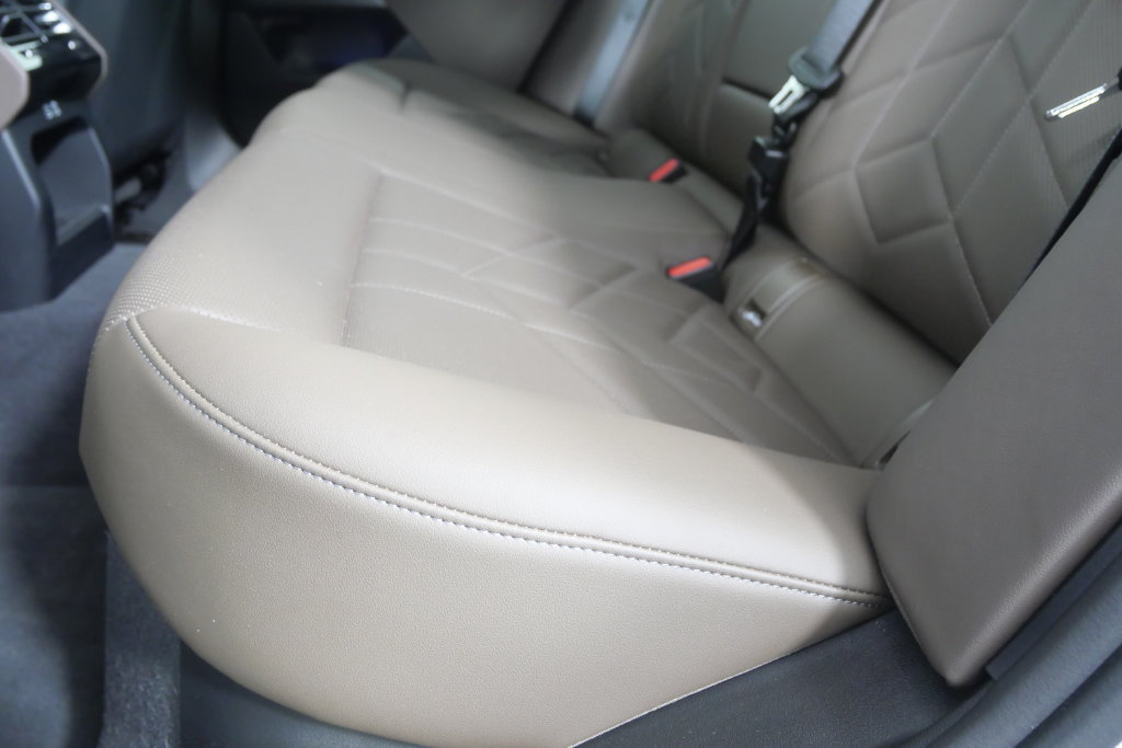 Used 2024 BMW i5 eDrive40i w/ Premium Package RWD image 15