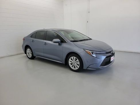 Used 2026 Toyota Corolla XLE FWD image 4