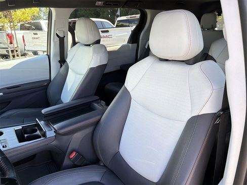 Used 2021 Toyota Sienna XSE w/ XSE Plus Package image 26