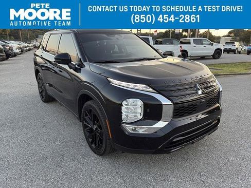 Used 2024 Mitsubishi Outlander SE image 1