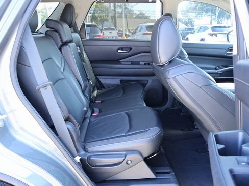 Used 2023 Nissan Pathfinder SL image 10
